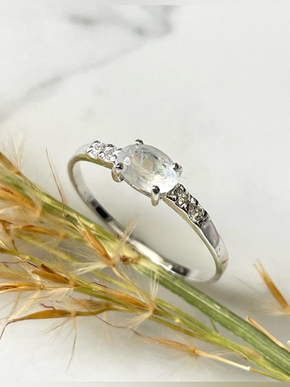 925 Sterling Silver Natural faceted Moonstone Oval Solitaire Ring, US 8